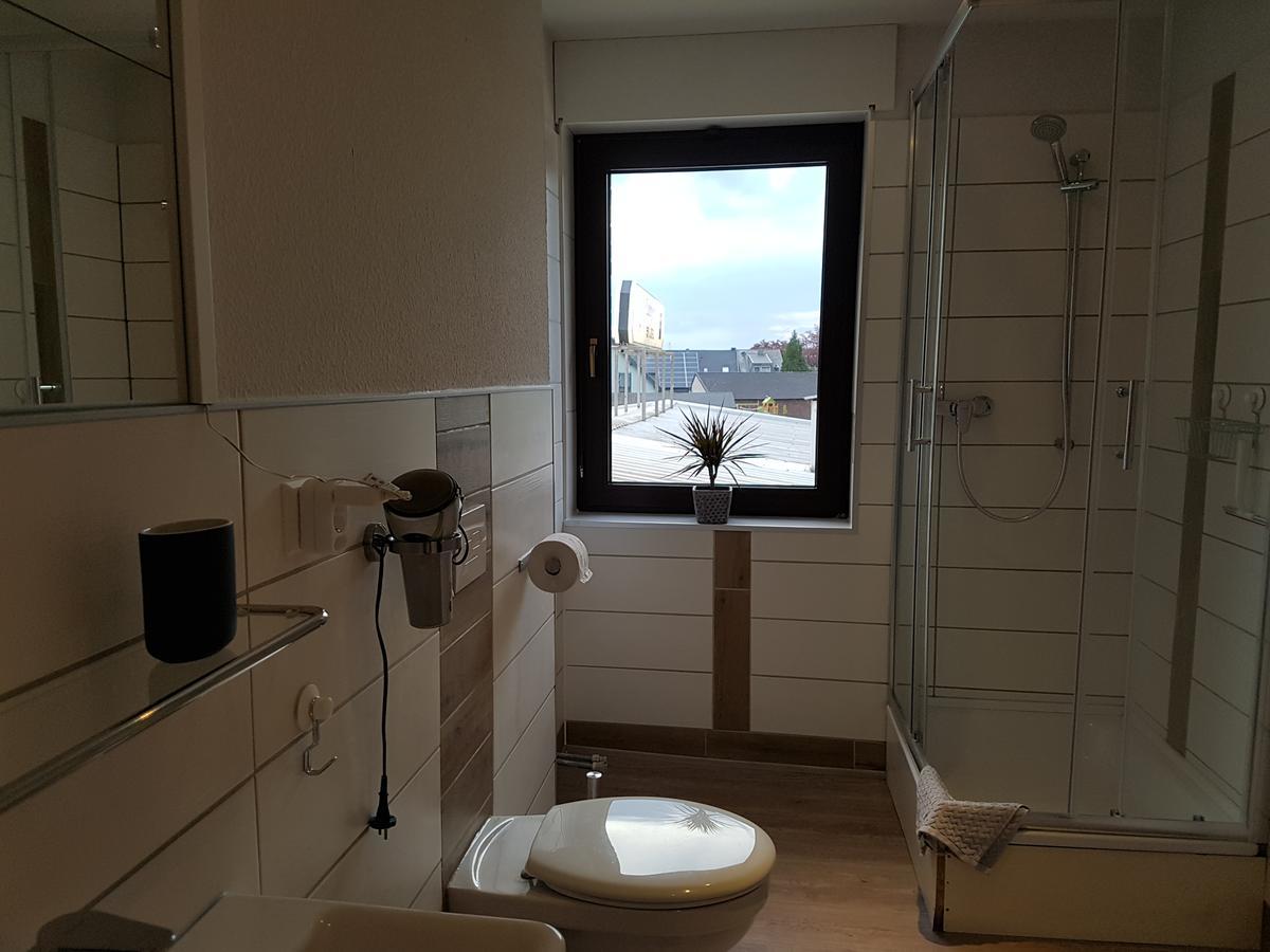 Landgasthof Schaenzer Voerde Bagian luar foto